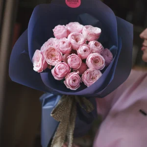 Монобукет из роз Менсвилд Парк Пинк