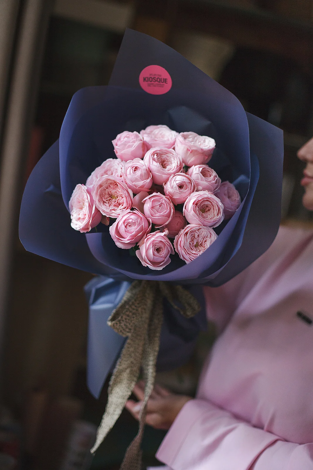 Монобукет из роз Менсвилд Парк Пинк