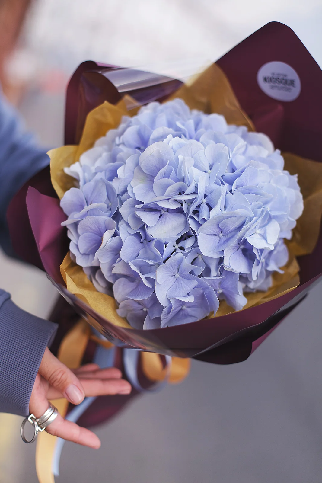 Букет из голубой гортензии