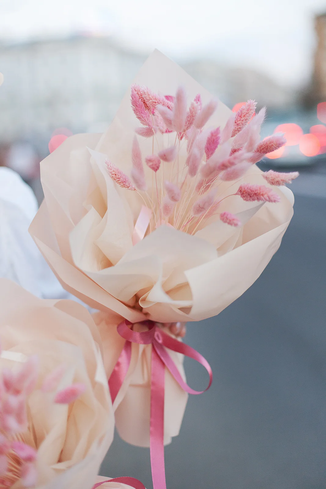 Букет из сухоцветов из лагуруса и фаляриса