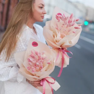 Букет из сухоцветов из лагуруса и фаляриса