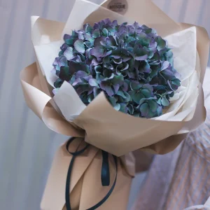 Гортензия осенних оттенков в моно букете