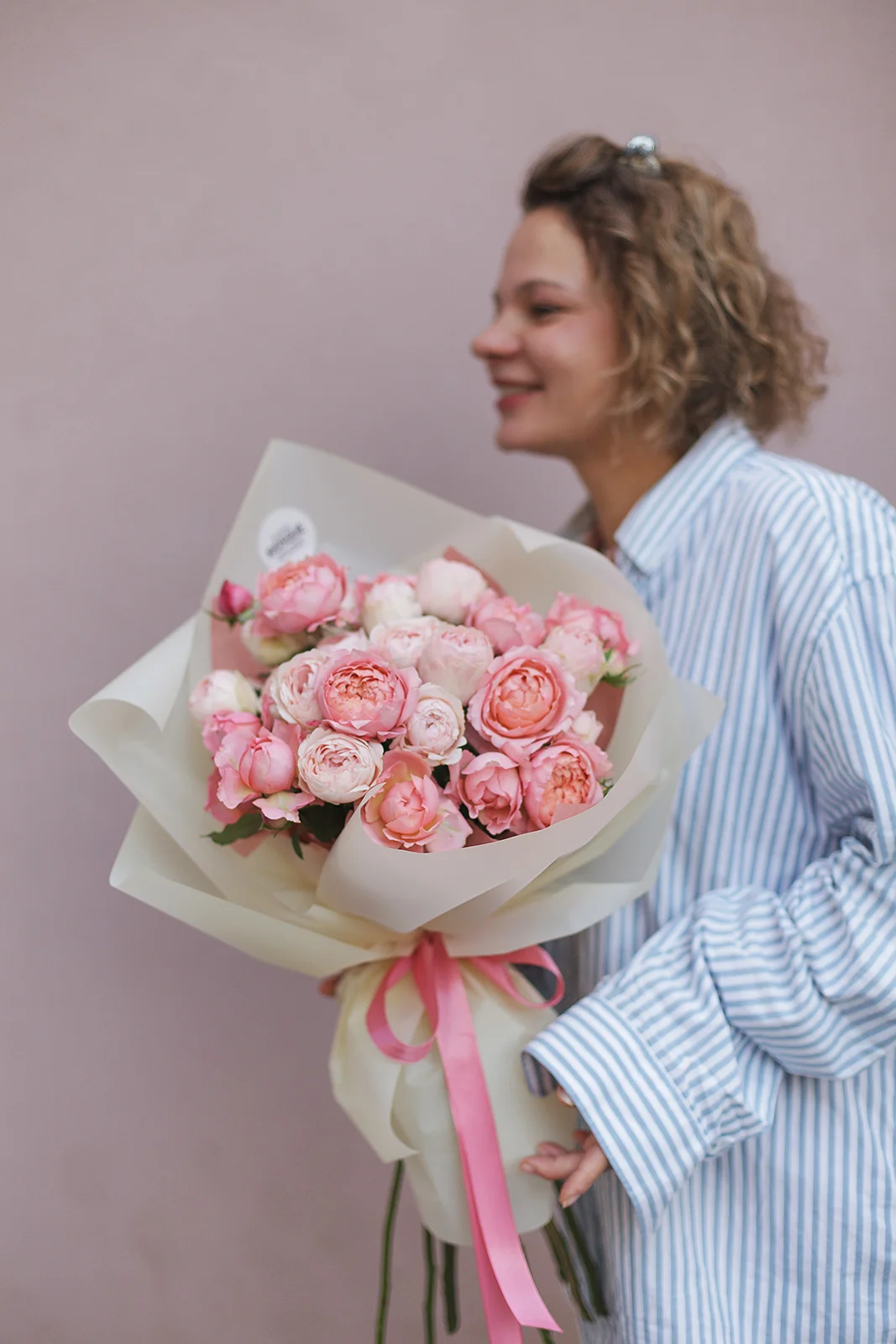 Дуобукет из пионовидных роз Менсвилд парк и Джульетта