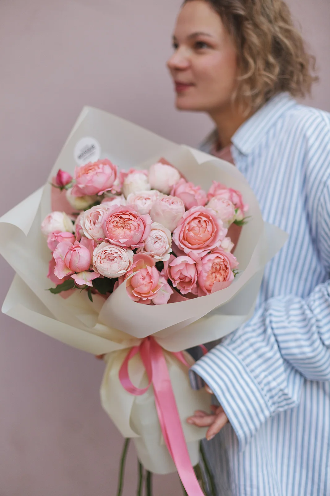 Дуобукет из пионовидных роз Менсвилд парк и Джульетта