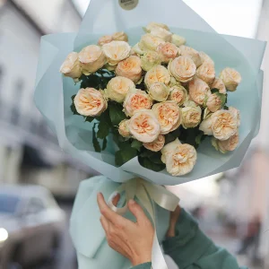 Моно из пионовидной кустовой розы Джентл Трендсеттер