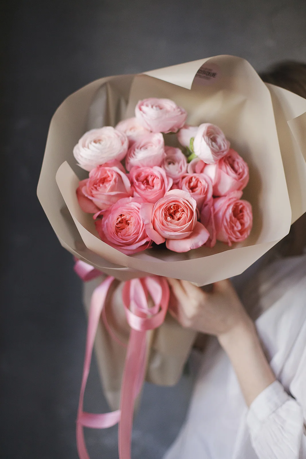 Букет из Ранункулюсов и пионовидных роз Пинк Экспрешн