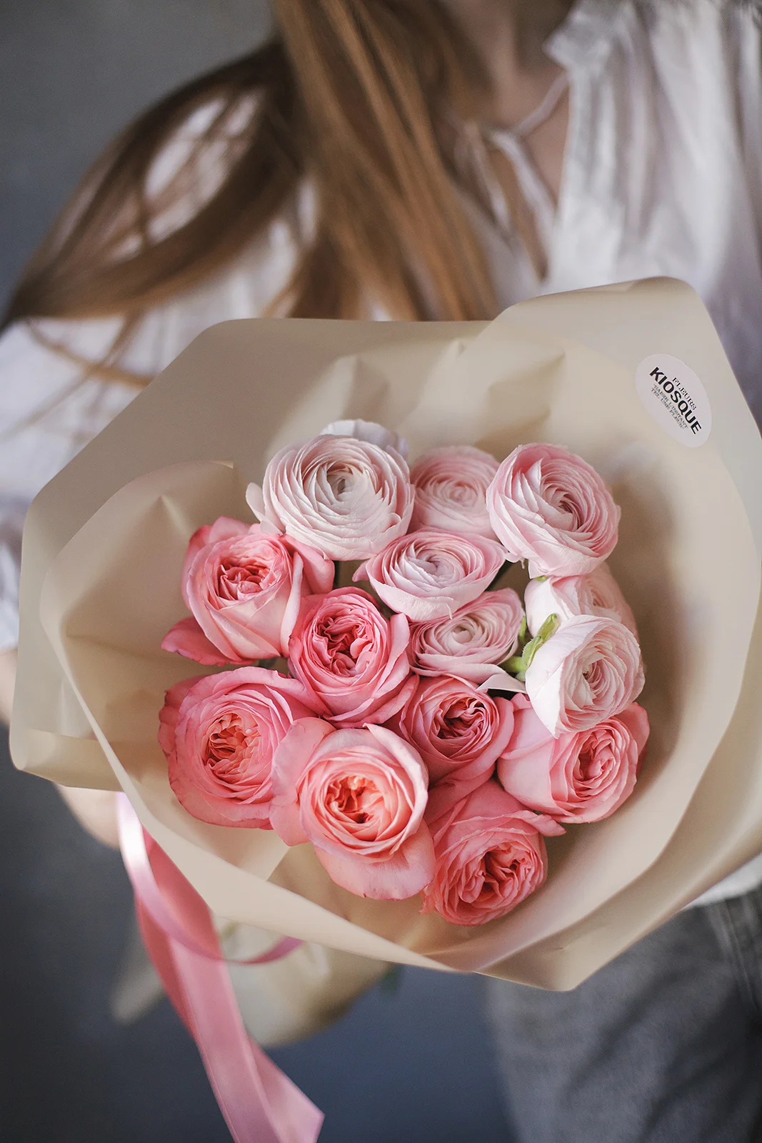 Букет из Ранункулюсов и пионовидных роз Пинк Экспрешн