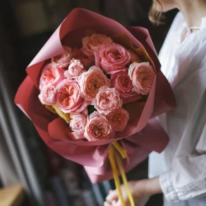 Букет из пионовидных роз Пинк Экспрешн и Джульетта