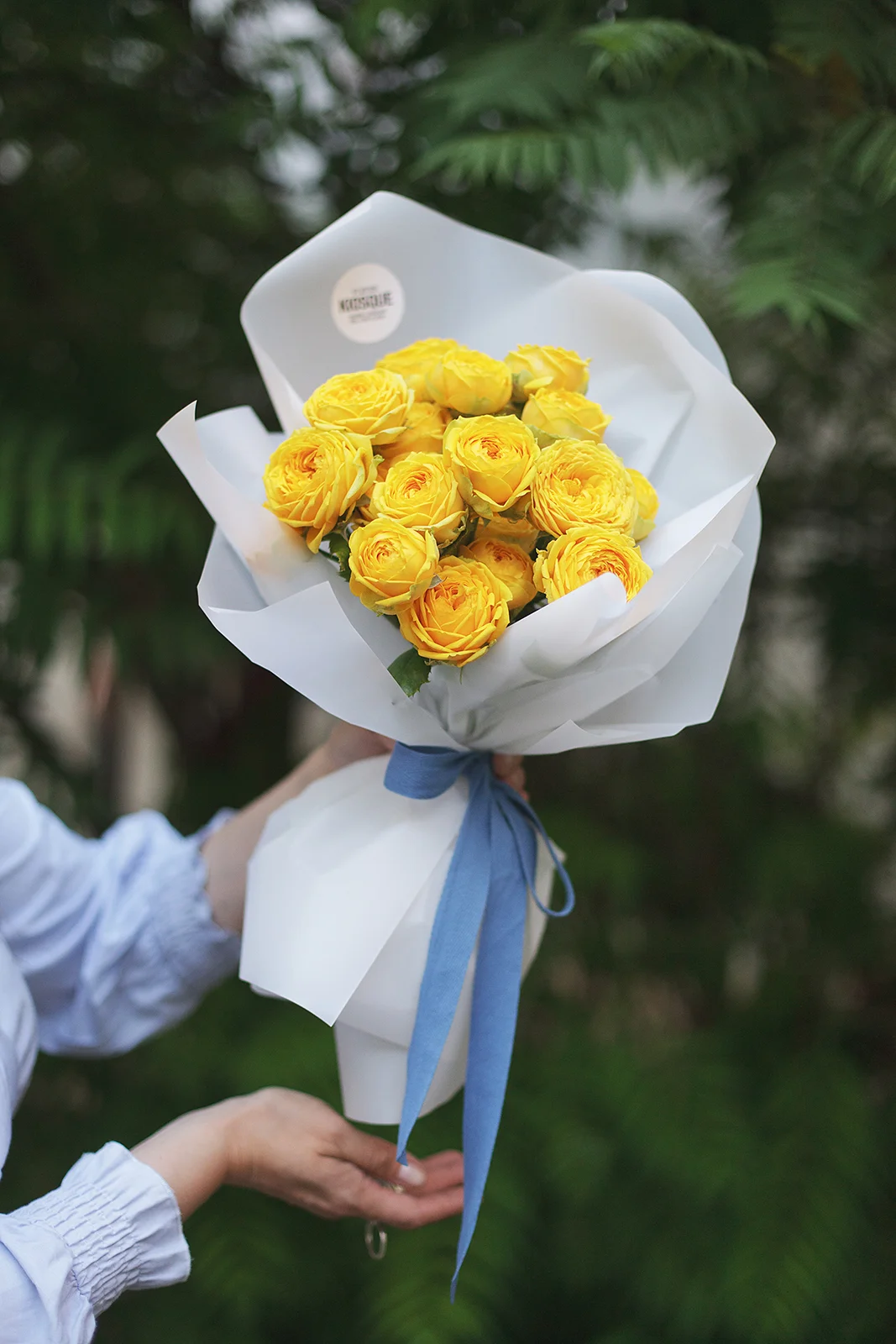 Монобукет из пионовидной розы Голден Трендсеттер