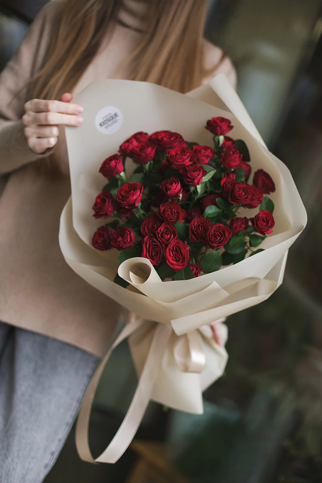 Моно букет из пионовидной розы Ред Трендсеттер