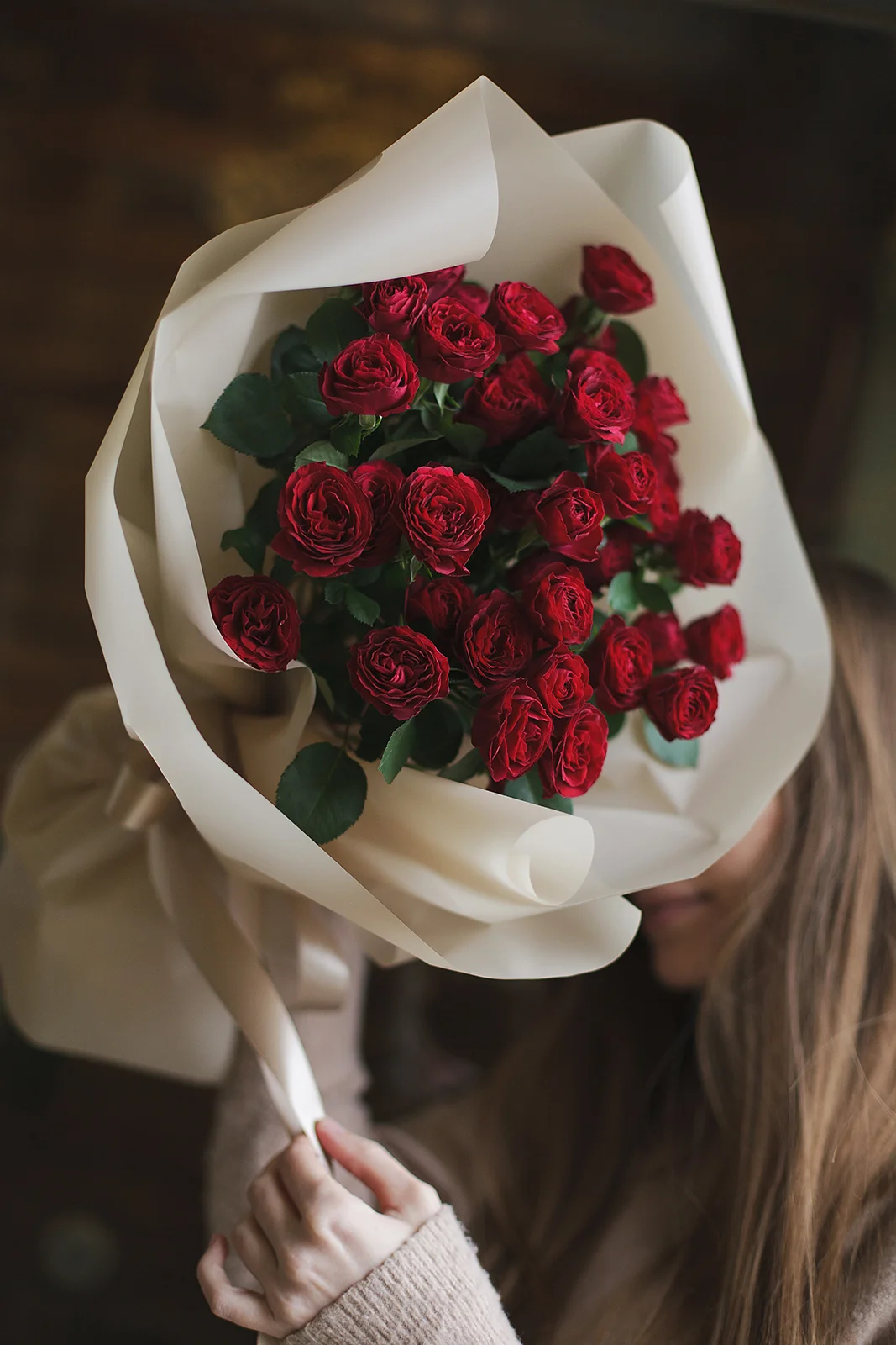 Моно букет из пионовидной розы Ред Трендсеттер