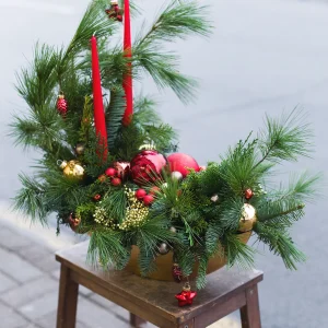 Композиция из нобилиса со свечами