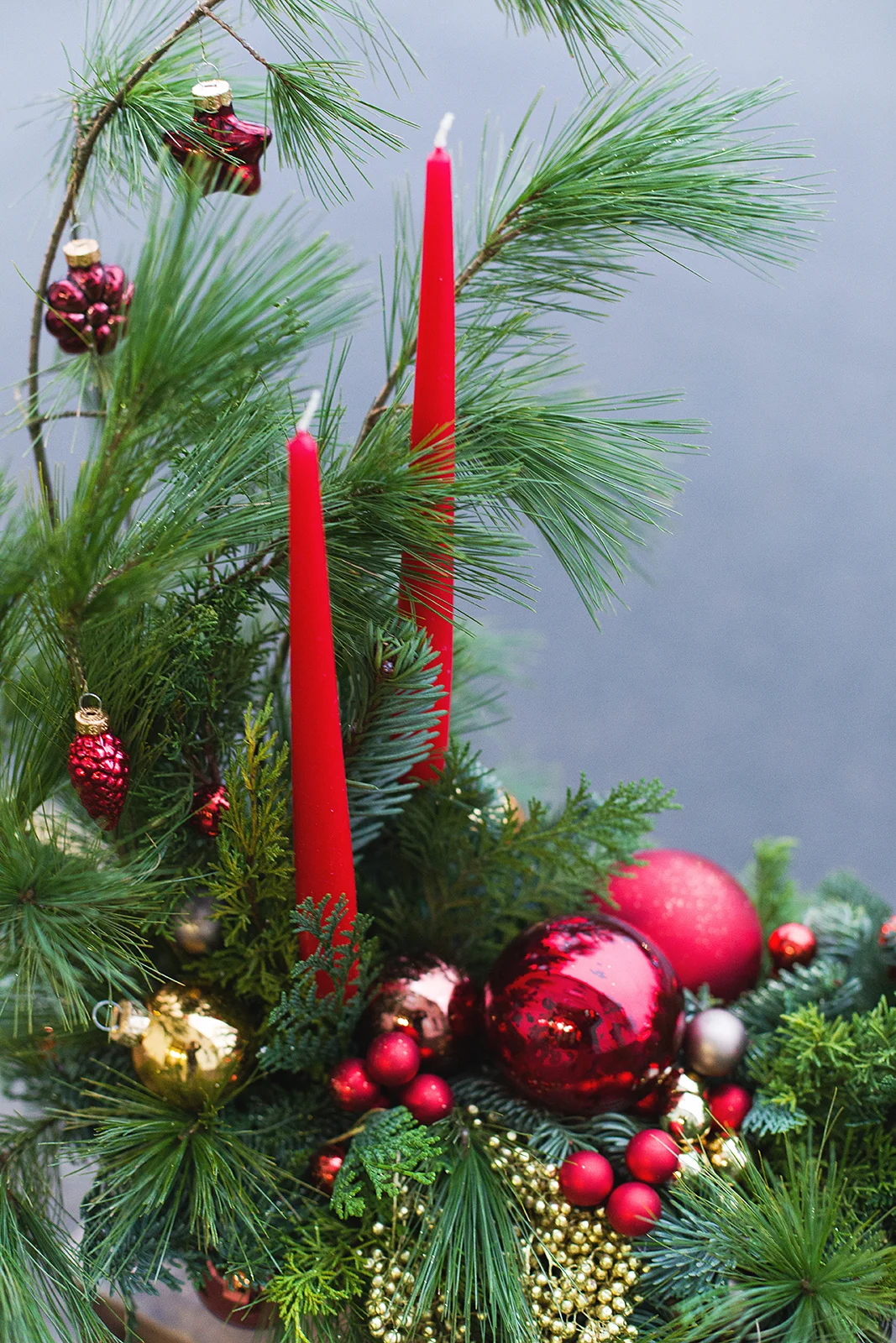 Композиция из нобилиса со свечами