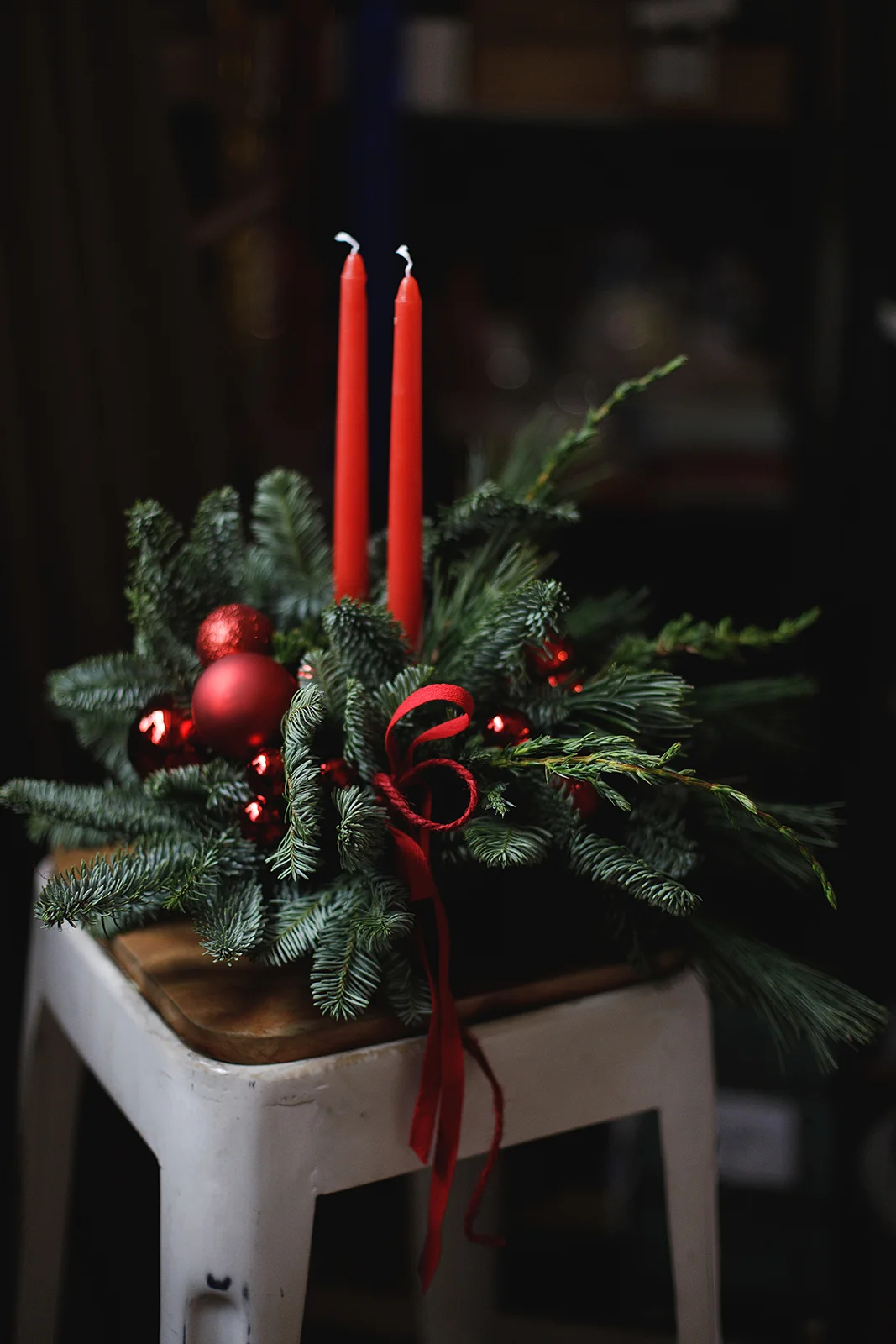 Композиция из нобилиса со свечами