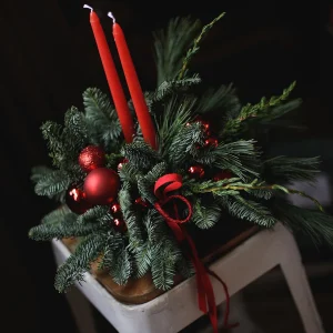 Композиция из нобилиса со свечами