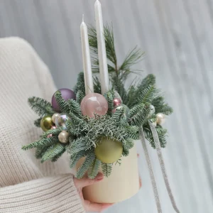 Композиция из нобилиса со свечами