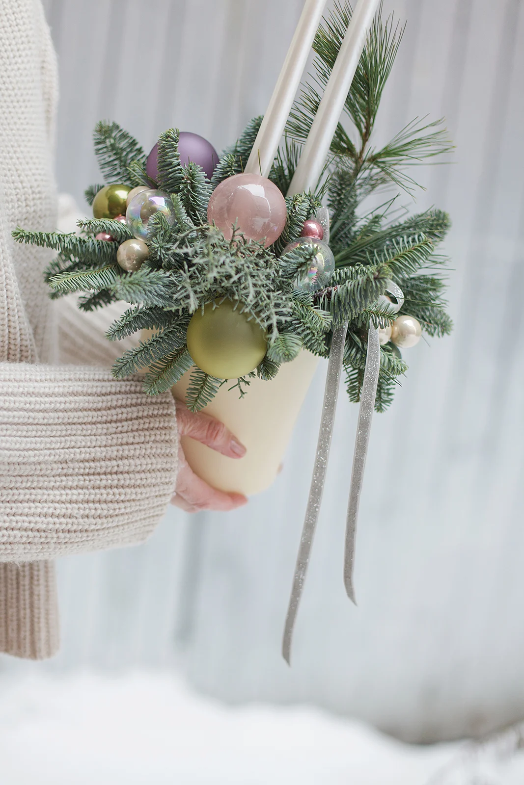 Композиция из нобилиса со свечами