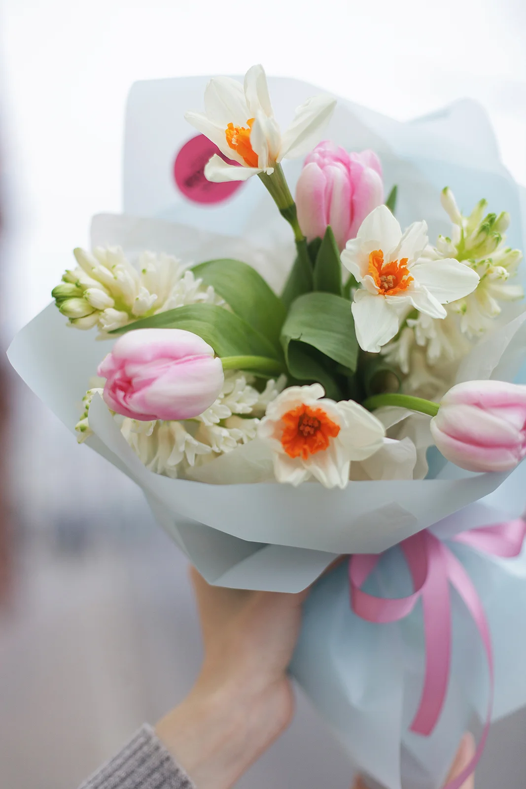 Букет из гиацинтов, тюльпанов и нарциссов